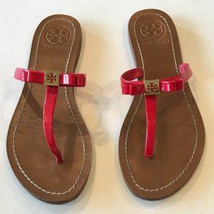 Tory Burch- Leighanne Bow Thong Gold Logo Sandal